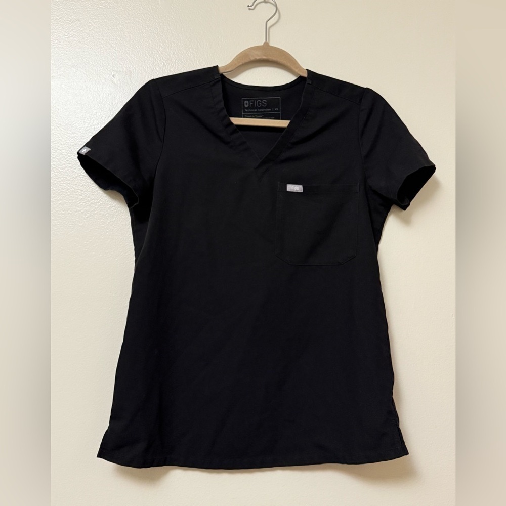 Figs Women's Classic Black Short Sleeve Top